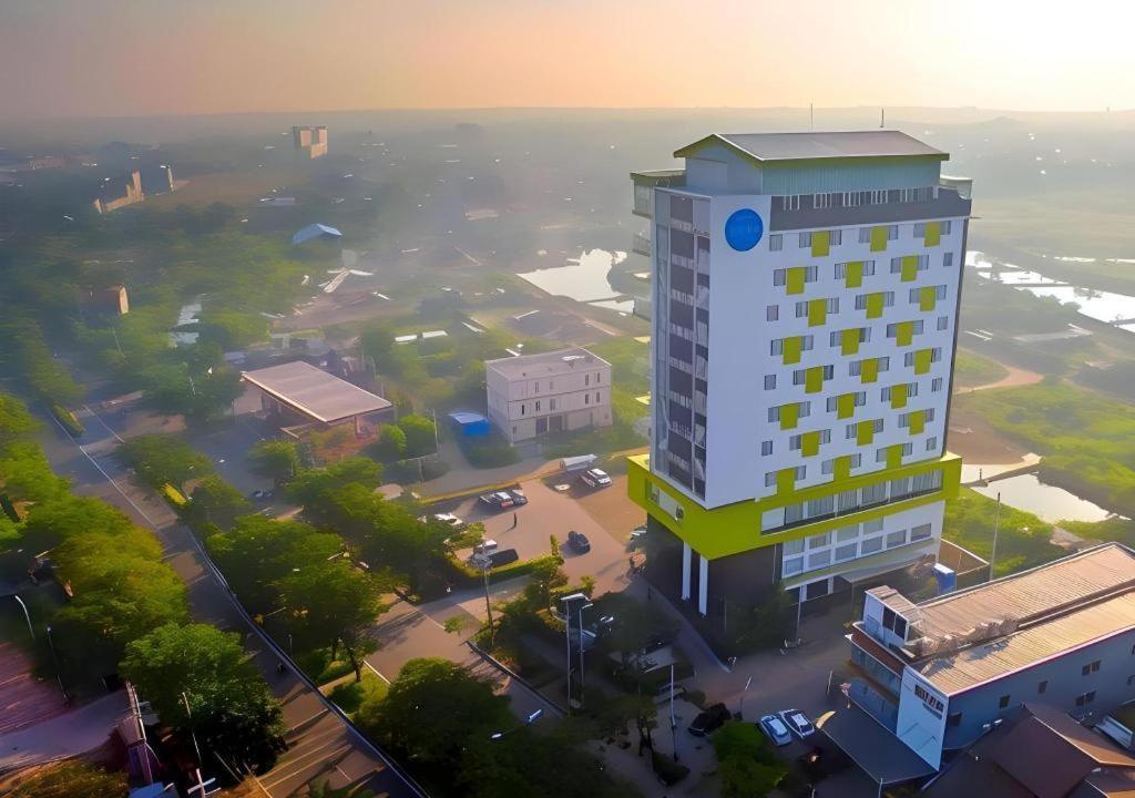 Hotel Dafam Pacific Caesar Surabaja Zewnętrze zdjęcie