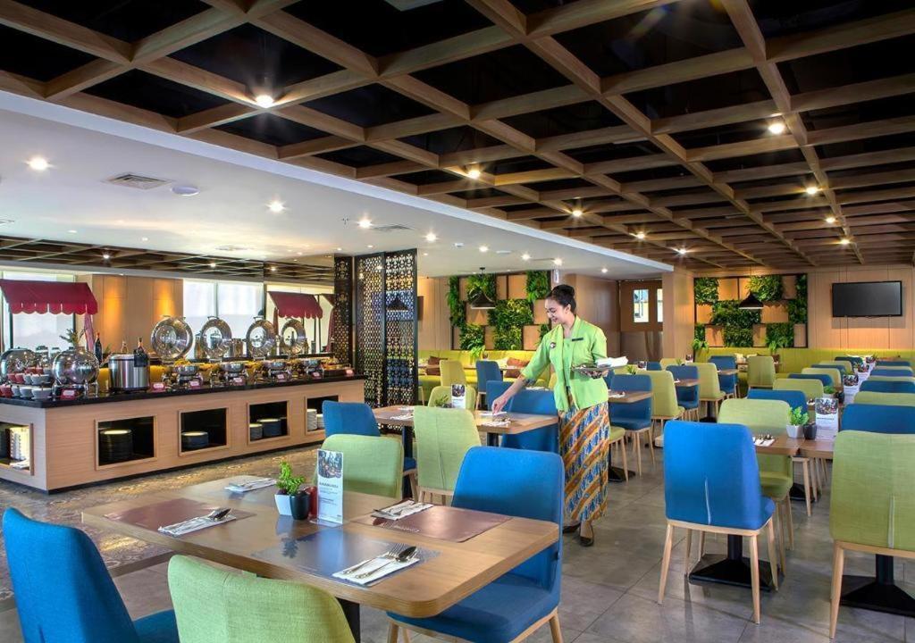 Hotel Dafam Pacific Caesar Surabaja Zewnętrze zdjęcie