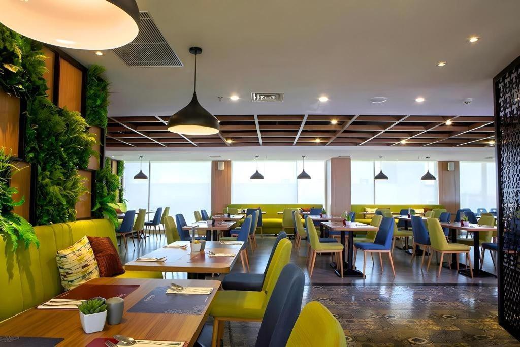 Hotel Dafam Pacific Caesar Surabaja Zewnętrze zdjęcie