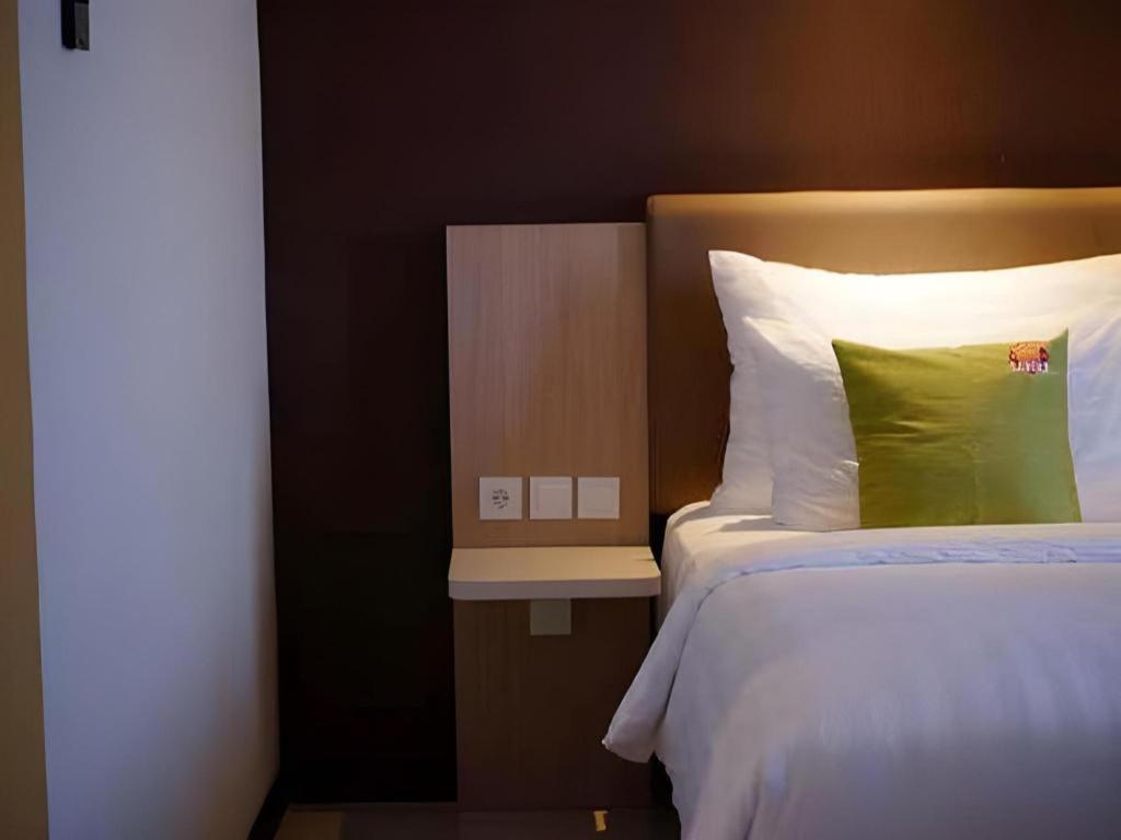 Hotel Dafam Pacific Caesar Surabaja Zewnętrze zdjęcie