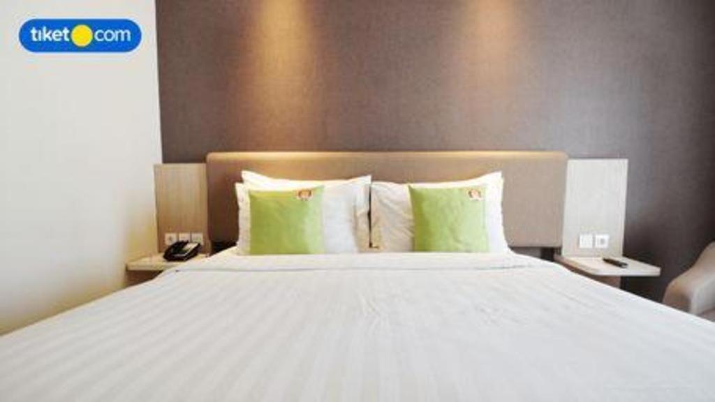 Hotel Dafam Pacific Caesar Surabaja Zewnętrze zdjęcie