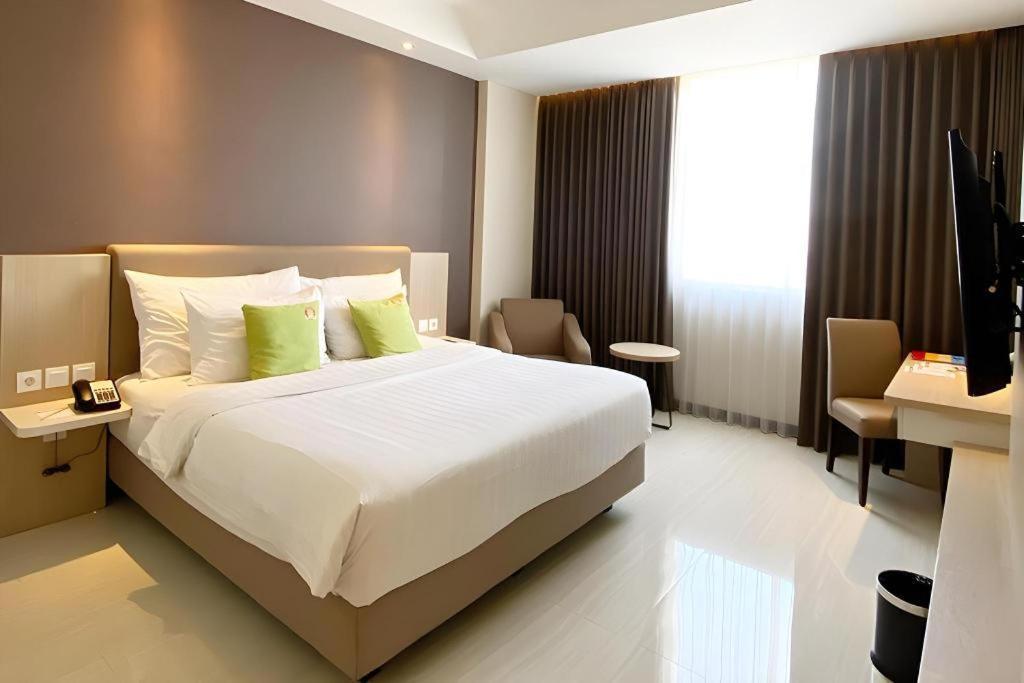 Hotel Dafam Pacific Caesar Surabaja Zewnętrze zdjęcie