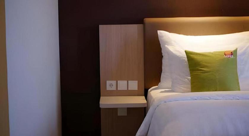 Hotel Dafam Pacific Caesar Surabaja Zewnętrze zdjęcie