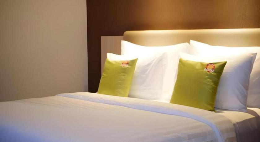 Hotel Dafam Pacific Caesar Surabaja Zewnętrze zdjęcie
