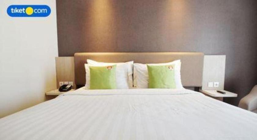 Hotel Dafam Pacific Caesar Surabaja Zewnętrze zdjęcie
