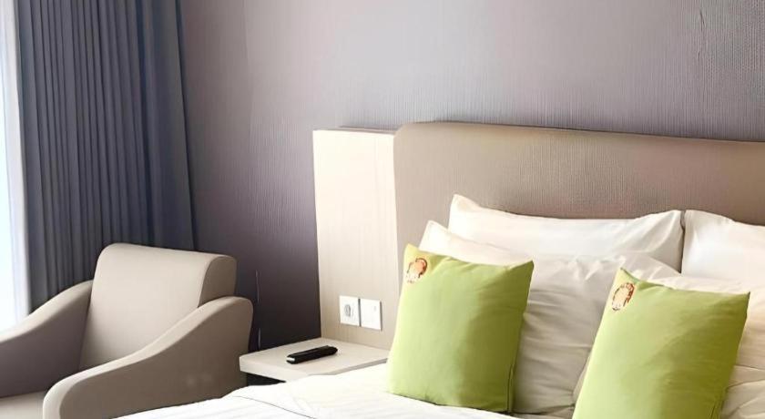 Hotel Dafam Pacific Caesar Surabaja Zewnętrze zdjęcie