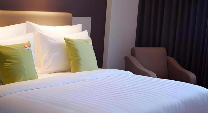 Hotel Dafam Pacific Caesar Surabaja Zewnętrze zdjęcie