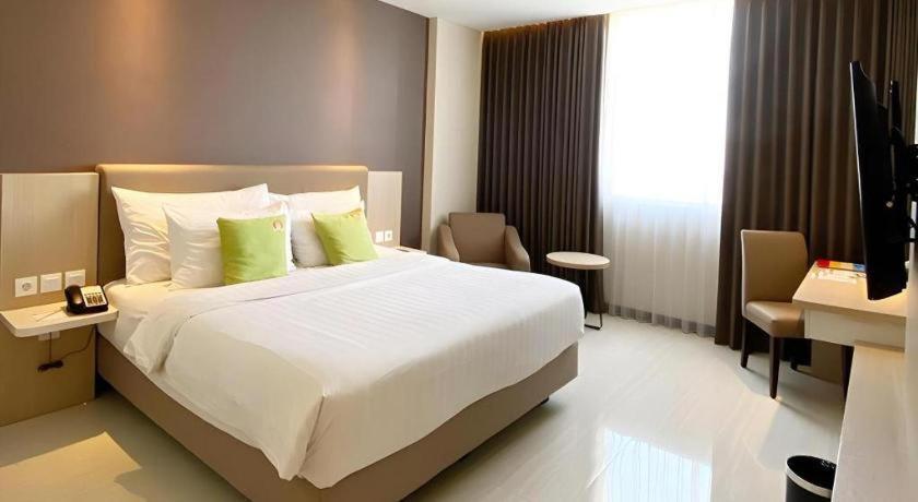 Hotel Dafam Pacific Caesar Surabaja Zewnętrze zdjęcie