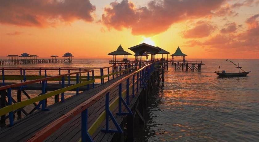 Hotel Dafam Pacific Caesar Surabaja Zewnętrze zdjęcie