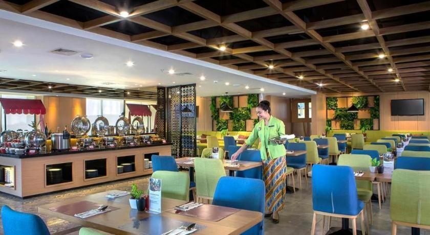 Hotel Dafam Pacific Caesar Surabaja Zewnętrze zdjęcie