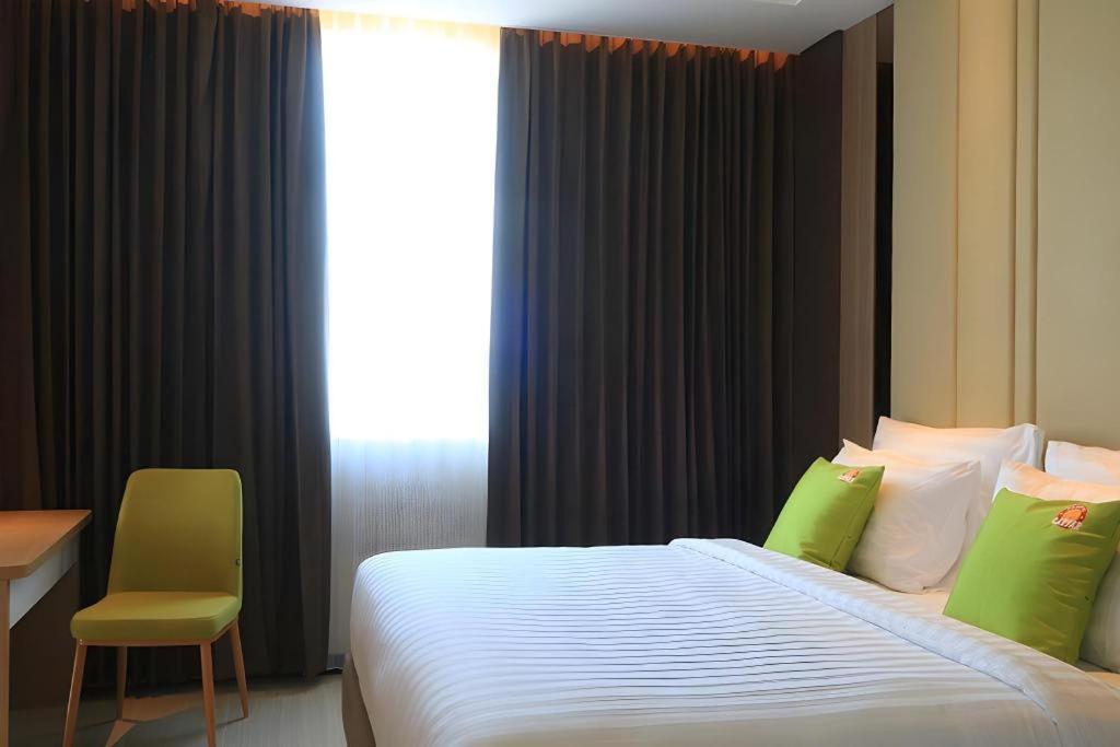 Hotel Dafam Pacific Caesar Surabaja Zewnętrze zdjęcie