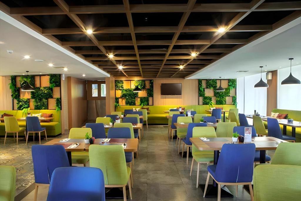 Hotel Dafam Pacific Caesar Surabaja Zewnętrze zdjęcie